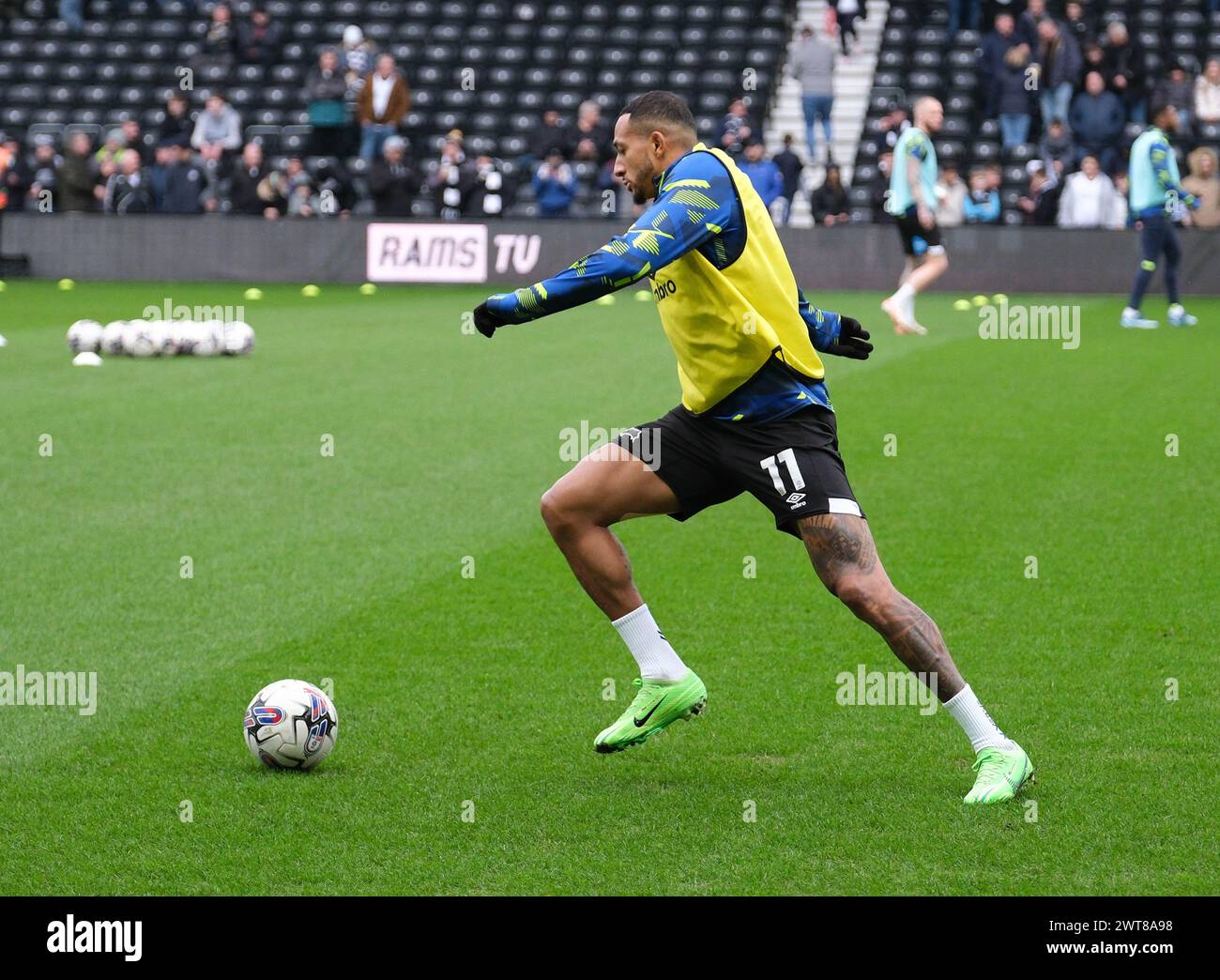 Pride Park, Derby, Derbyshire, Großbritannien. März 2024. League One Football, Derby County gegen Bolton Wanderers; Nathaniel Mendez Laing aus Derby County während des warm-up-Vorspiels Credit: Action Plus Sports/Alamy Live News Stockfoto