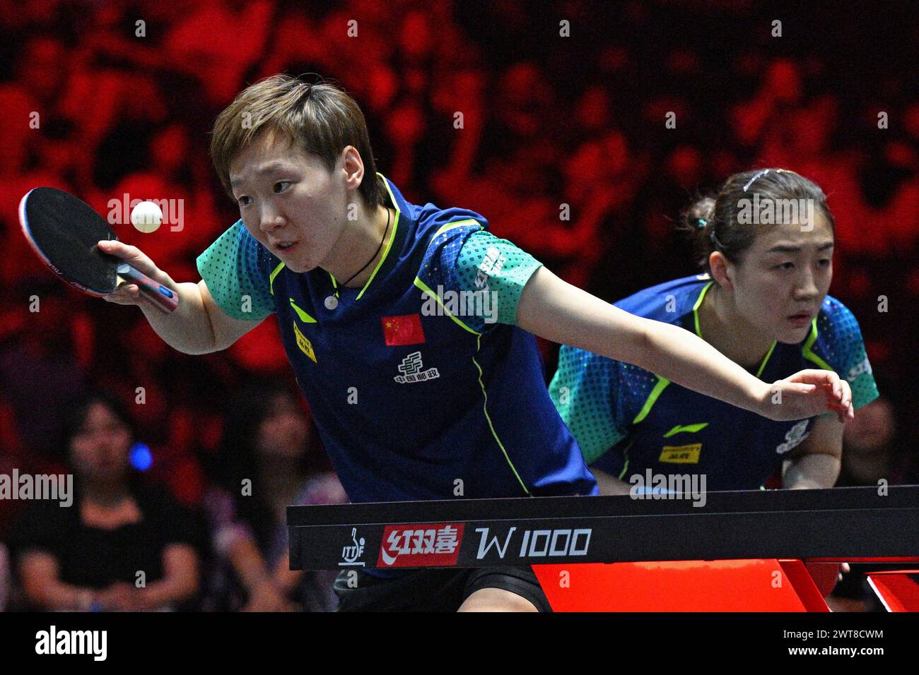 Singapur. März 2025. Chen Meng (R)/Wang Manyu aus China treten beim