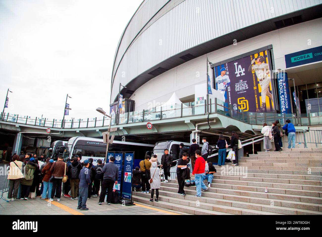 17. Und 18. März. März 2024. Gocheok Sky Dome, 16. März 2024 - Baseball: Gocheok Sky Dome, Austragungsort der MLB World Tour Seoul Series in Seoul, Südkorea. Am 20. Und 21. März finden in Seoul die Eröffnungsspiele der Major League Baseball (MLB) zwischen den Los Angeles Dodgers und den San Diego Padres statt. Am 17. Und 18. März werden vier Vorsaisonspiele unter den Kiwoom Heroes, den LG Twins, der südkoreanischen Nationalmannschaft, den Dodgers und den Padres stattfinden. Quelle: Lee Jae-won/AFLO/Alamy Live News Stockfoto