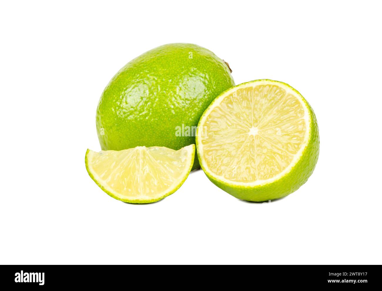Fruchtige Limette mit einer Hälfte und einer Scheibe auf weißem Hintergrund Stockfoto