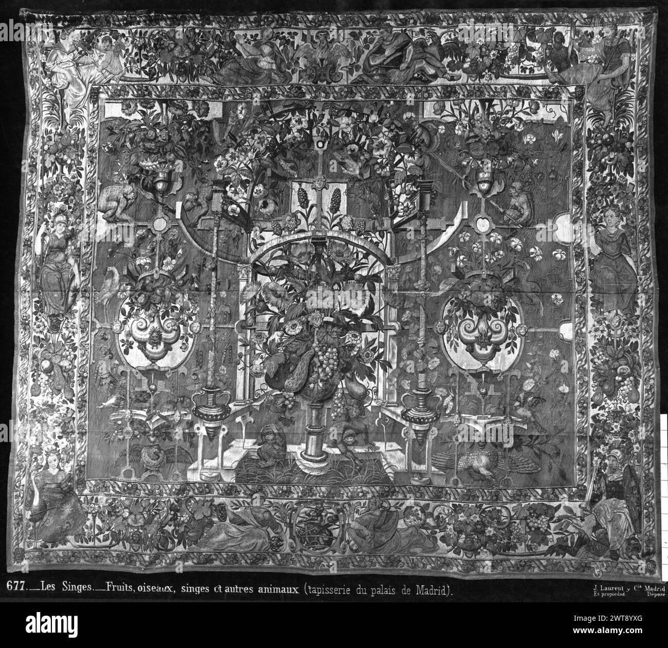 Zwei Affen im Brunnen. Vredeman de Vries, Hans (Niederländisch (vor 1600) - Nordholland, 1527-ca. 1604) (Cartoon-Schöpfer, attr.) [Maler] ca. 1550-1560 Gobelin Abmessungen: H 360 x B 390 cm Gobelin Materialien/Techniken: Wolle und Seide; Metallfäden (Gold); Metallfäden (Silber) Kultur: Flämisches Weberzentrum: Brüsseler Besitz Geschichte: Inventar von Carlos II (1701-1703). Bestandsaufnahme von Carlos III (1788). Bestandsaufnahme von Fernando VII (1834). Spanien, Madrid, Palacio Real de Madrid, Akno. A. 258-7486. 5 Affen spielen in der Szene; 2 spielen in einem Brunnen, der sich unterhalb der mittleren Laube befindet, flankiert von 2 Stockfoto