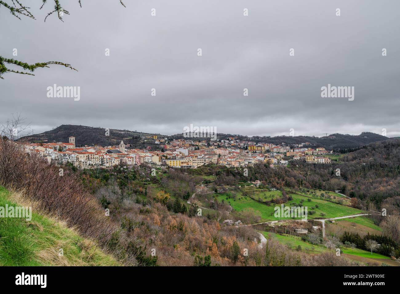 Agnone (Agnèune im lokalen Dialekt) ist eine italienische Stadt mit 4921 Einwohnern in der Provinz Isernia in Molise. Stockfoto