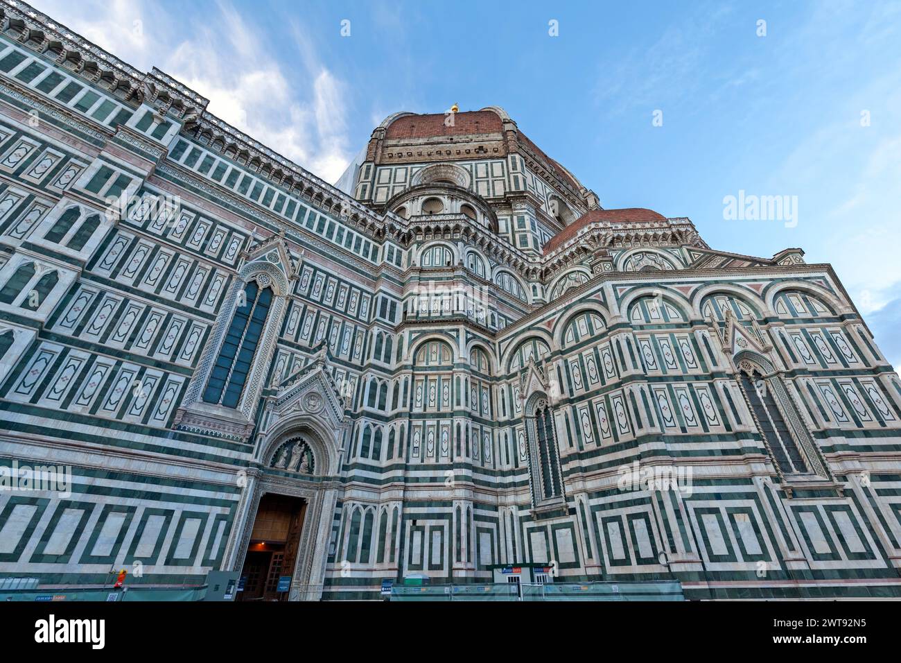 Der berühmte Dom (Kathedrale) von Florenz, Italien, ein Meisterwerk des gotischen Stils, fertiggestellt 1436, mit wunderschöner Dekoration und der herrlichen Kuppel Stockfoto