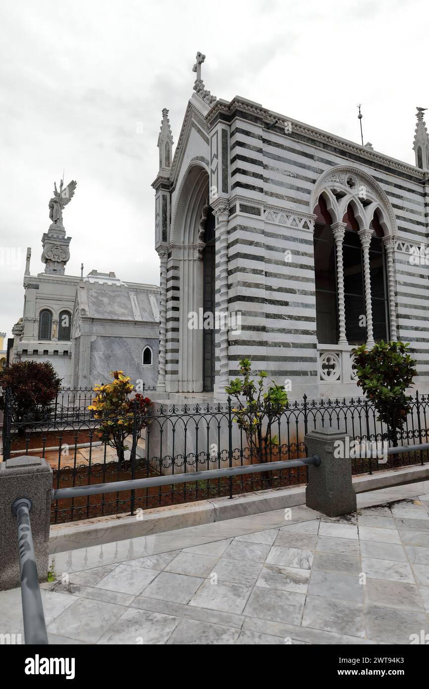 090 prächtige Pantheons - Familie Mesa, Feuerwehrdenkmal - auf der Avenida Cristobal Colon Avenue West Side, Cementerio de Colon Friedhof. Havanna-Kuba. Stockfoto