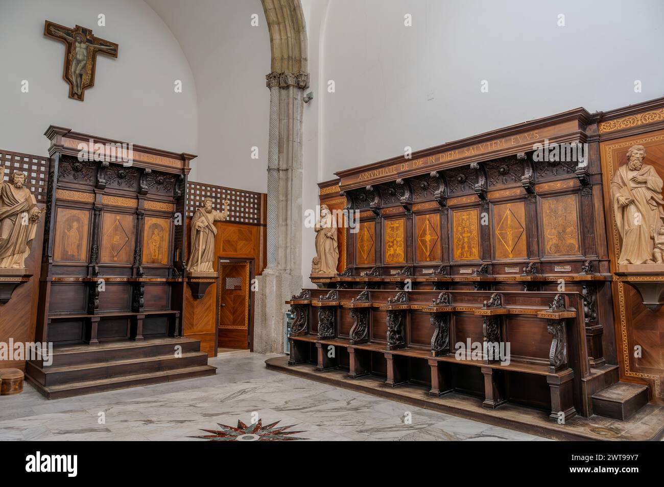 Die Kathedrale von San Clemente ist der wichtigste Ort der Anbetung in der Stadt Teano, in Kampanien, und der Sitz der Diözese Teano-Calvi Stockfoto