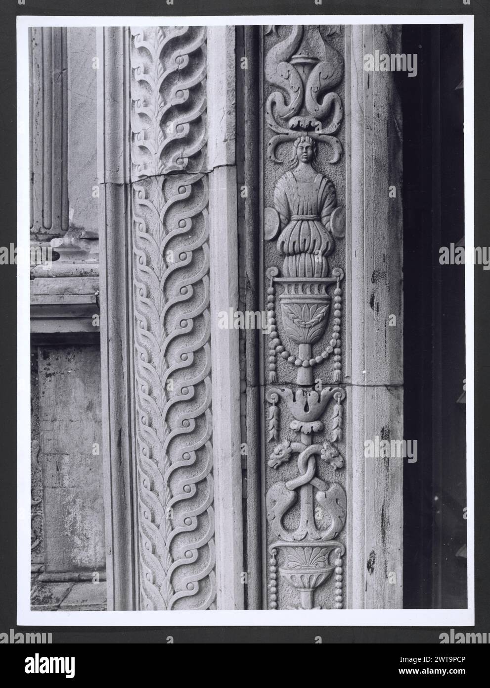 Marches Macerata Visso Santuario di Macereto0. Hutzel, Max 1960-1990 Außenaufnahmen des Tempels und anderer Gebäude im Heiligtum-Komplex. Der Tempel ist im Stil von Bramante gehalten, wurde aber von Giovanni Battista da Lugano entworfen. Es gibt viele Fotos der äußeren architektonischen Details. Innenfotos zeigen den Gewölbe und die Kuppel sowie den „Tempietto“ oder Baldacchino im klassischen Stil, der unter der Kuppel steht. Objektnotizen: Hutzel Foto Kampagnennotizen sind undatiert. Der in Deutschland geborene Fotograf und Gelehrte Max Hutzel (1911–1988) fotografierte in Italien von den frühen 1960er Jahren bis zu seinem Tod Stockfoto