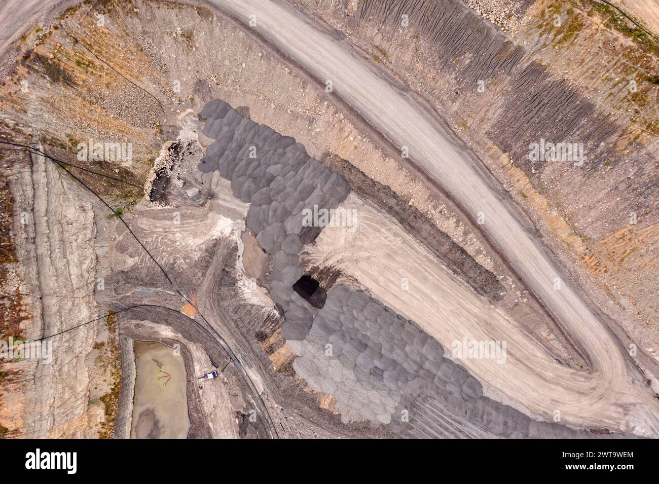 Boden der Schwarzkohlemine im Hunter Valley in Australien – von oben nach unten aus der Luft. Stockfoto