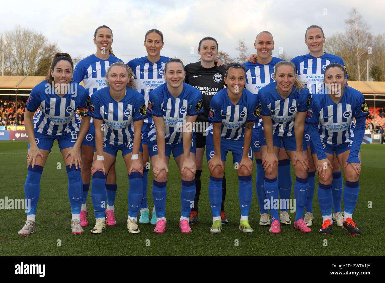 Teamfoto Brighton & Hove Albion Women / Manchester United Women Adobe Women's FA Cup im Broadfield Stadium, Crawley Town FC Stockfoto