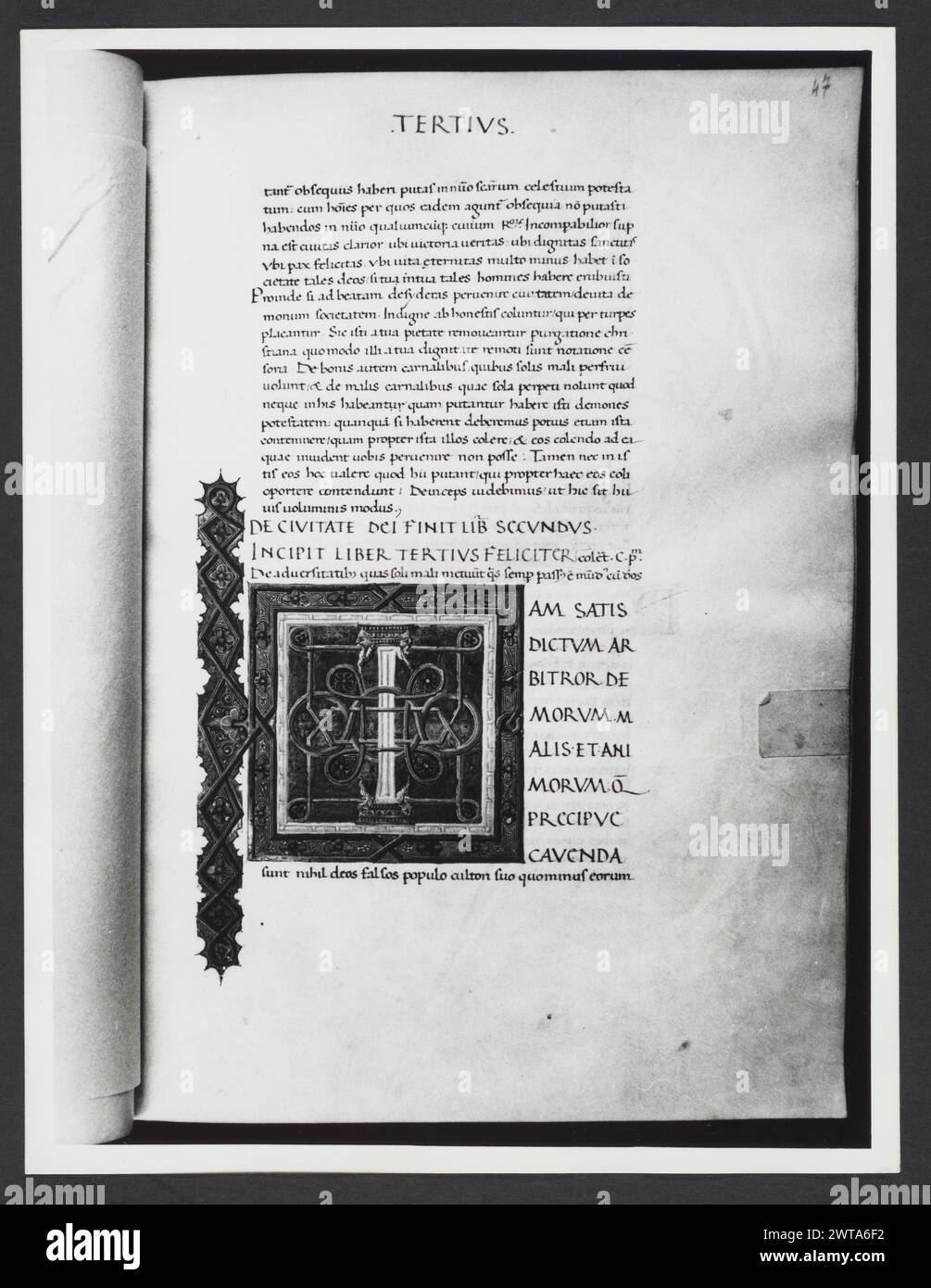 Emilia-Romagna Forli Cesena Biblioteca Comunale65. Hutzel, Max. 1960-1990 .. Mittelalter: Manuskripte: 1) Laurentius Rusius: 'De cura equorum' (15. Jahrhundert) BCM S.XXVI.2 2) Paolo Veneto: 'Geschichte der Ursprünge der Welt durch Heinrich VII.' (14. Jahrhundert) BCM S.XI.5 3) S. Isidorus: Etymologien (Ende des 8. bis Anfang des 9. Jahrhunderts) BCM S.XXI.5 4) Evangeliumsbuch (Evangeliario), Griechisch (10. Jahrhundert) BCM D.XXVII.4 5) Pentateuch, Propheten und Hagiographien, Hebräisch (1348) BCM S.XXIX.1 6) Somnium Scipionis, Sonstiges. (14.-15. Jahrhundert) BCM S.XII.6 7) Boethius: "De Consolatione Philosophie" (14. Jahrhundert) v. Chr Stockfoto