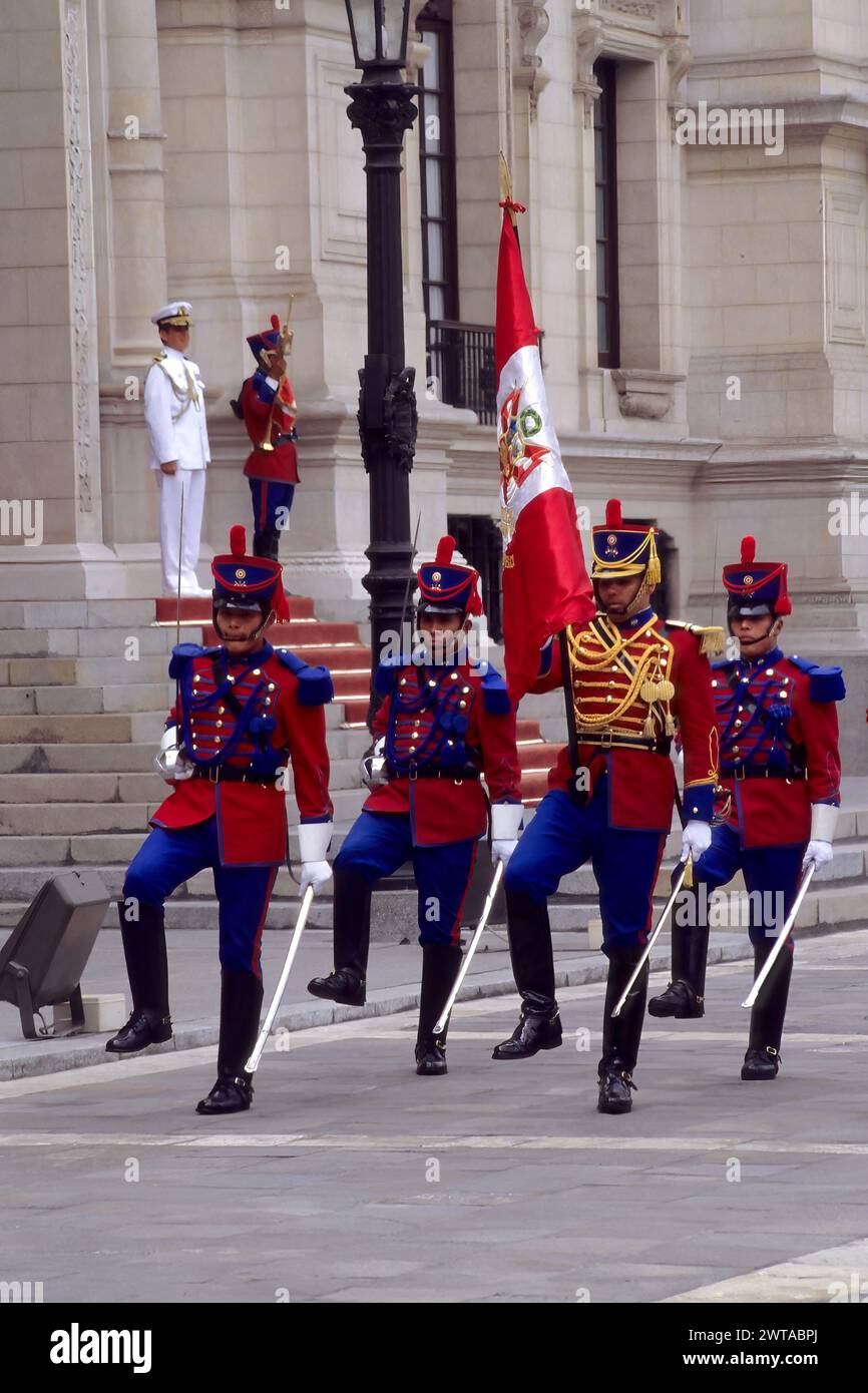 Lima, Peru. Ablösung der Präsidentengarde. Stockfoto