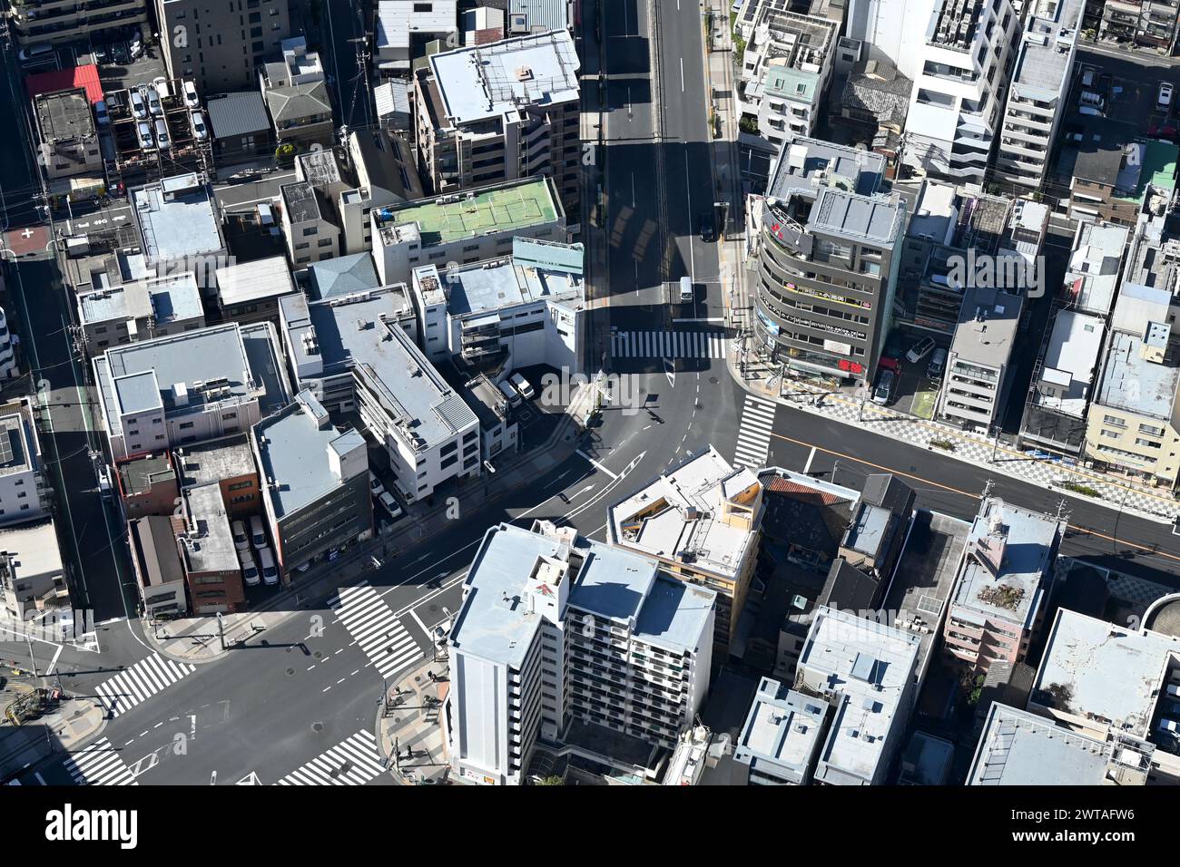 Luftaufnahme der Innenstadt von Tokio (Gebäude, Straßenübergang und Straßen) – Sumida City, Tokio, Japan – 27. Februar 2024 Stockfoto