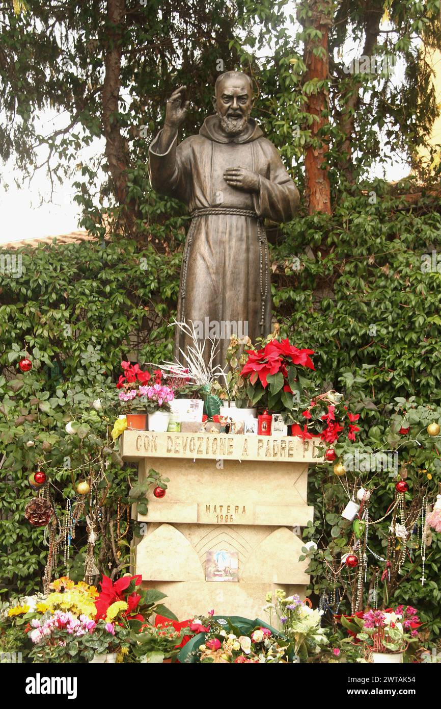 Statue des Heiligen Pio von Pietrelcina (Padre Pio) in Matera, Italien Stockfoto