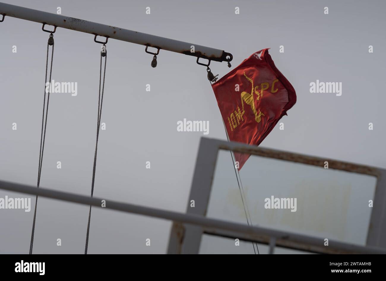 Flagge an Bord des Schiffs der Isle of man Steam Packet Company Ben-My-Chree auf der Route Heysham – Douglas. Stockfoto