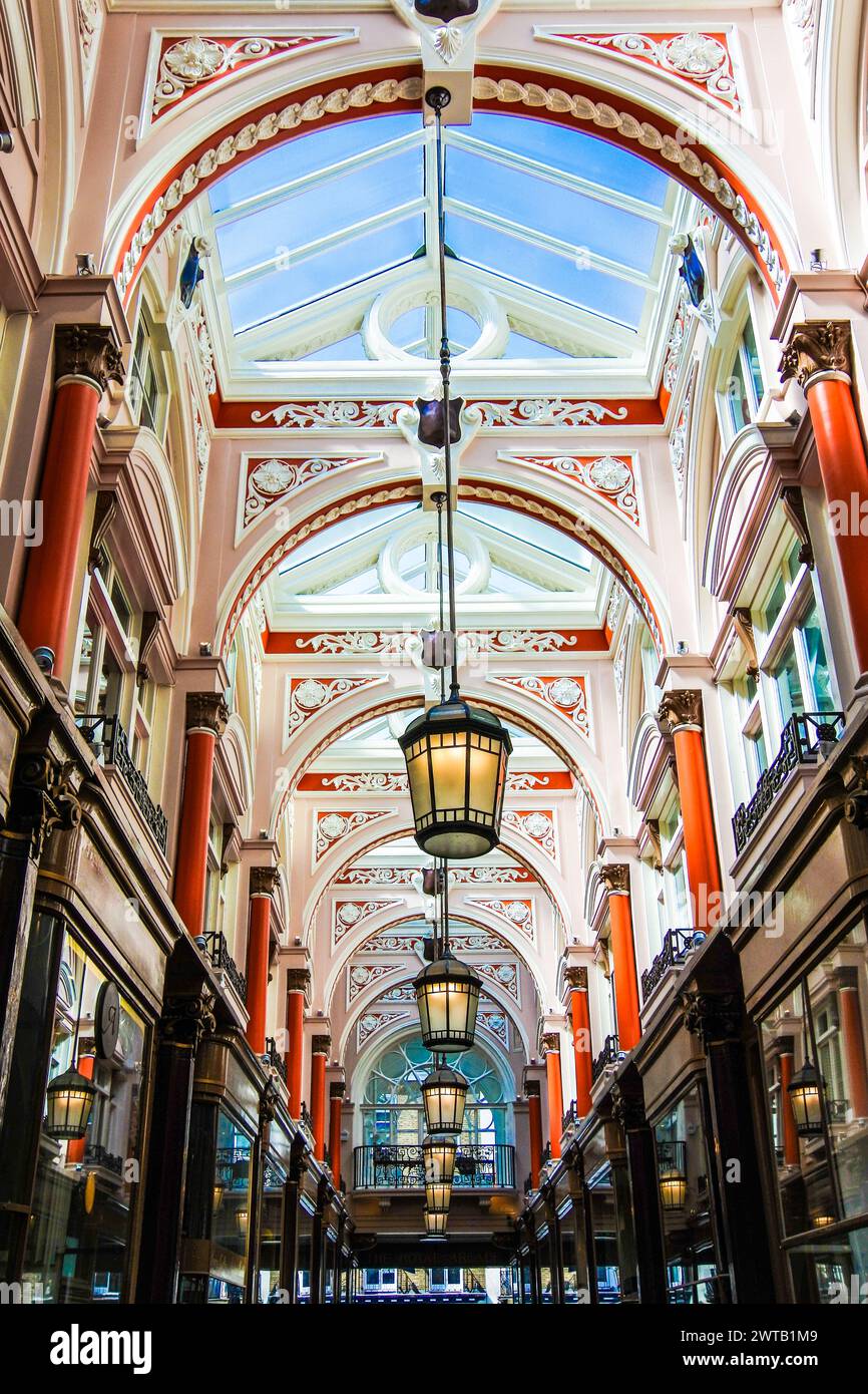Die Royal Arcade im exklusiven Stadtteil Mayfair im Londoner West End wurde 1879 eröffnet Stockfoto