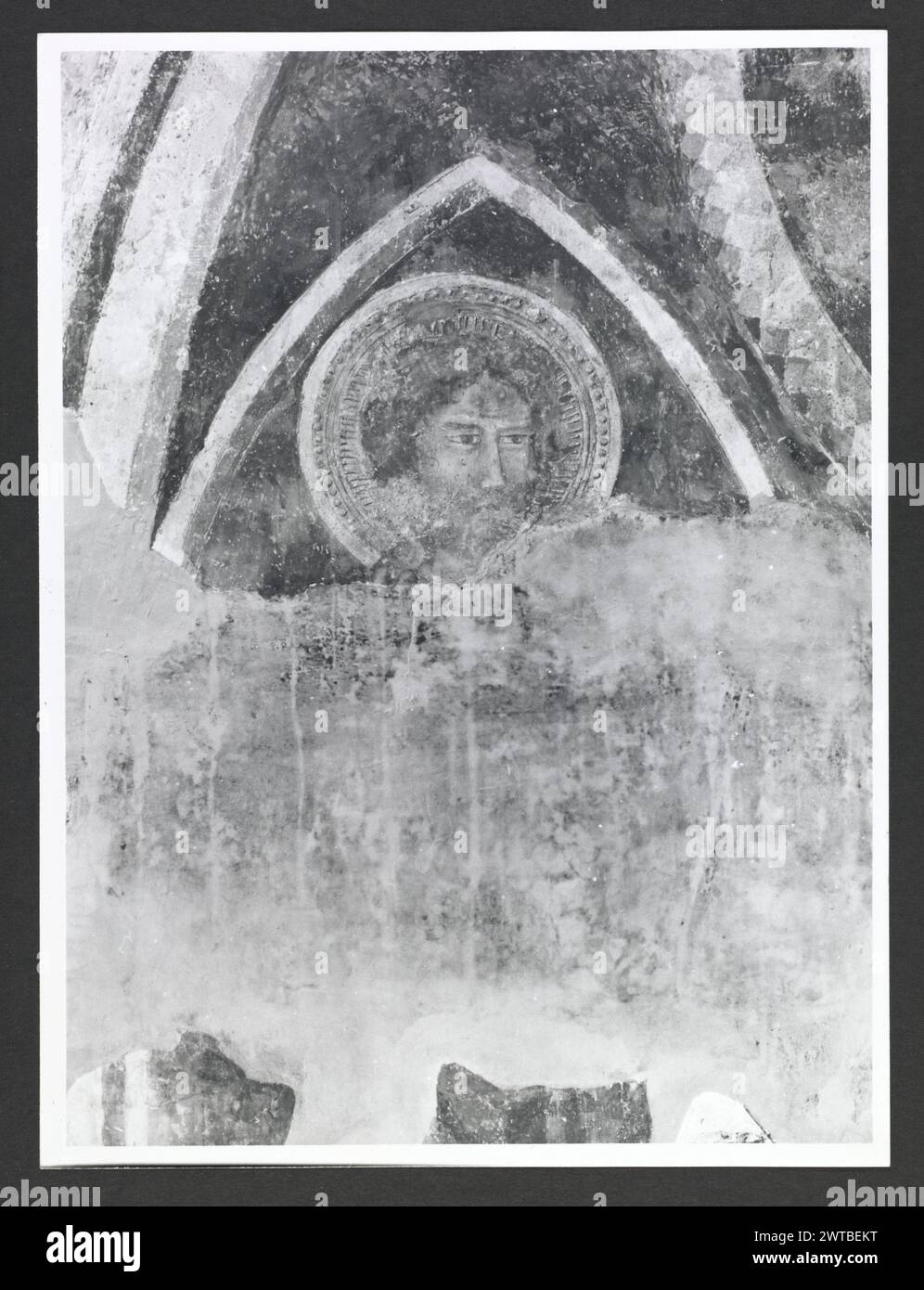 Abruzzen Chieti Chieti S. Tommaso Apostolo, Cathedral5. Der Dom Hutzel, Max 1960-1990 wurde 840 begonnen, der Bau wurde im 11. Jahrhundert fortgesetzt. Es wurde im 14. Jahrhundert rekonstruiert. Der Innenraum wurde im 18. Jahrhundert radikal restauriert. Im barocken Stil. Das campanile wurde 1335 gebaut. Die Fotos umfassen Außenansichten auf die Fassade und das campanile sowie mehrere Details. Die Innenansicht zeigt das barocke Kirchenschiff mit seinen Gewölben und Kuppel. Es gibt Gemälde in den Gewölben und über den Altären, einschließlich eines der St. Thomas und Christus über dem Hauptaltar. Es gibt auch Fotos von Stockfoto