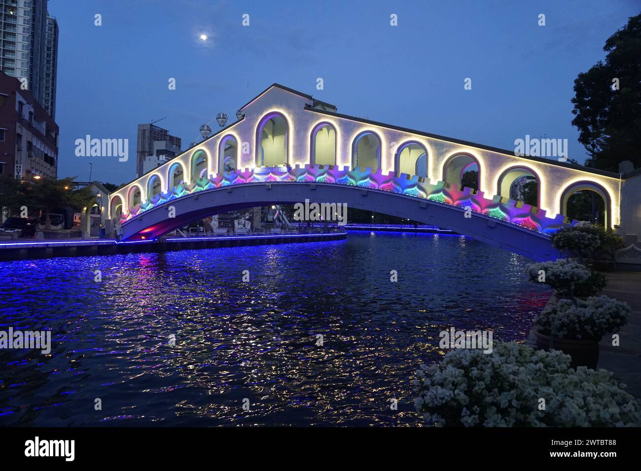 Alte Bushaltestelle Brücke über den Melaka Fluss in Malaysia Stockfoto