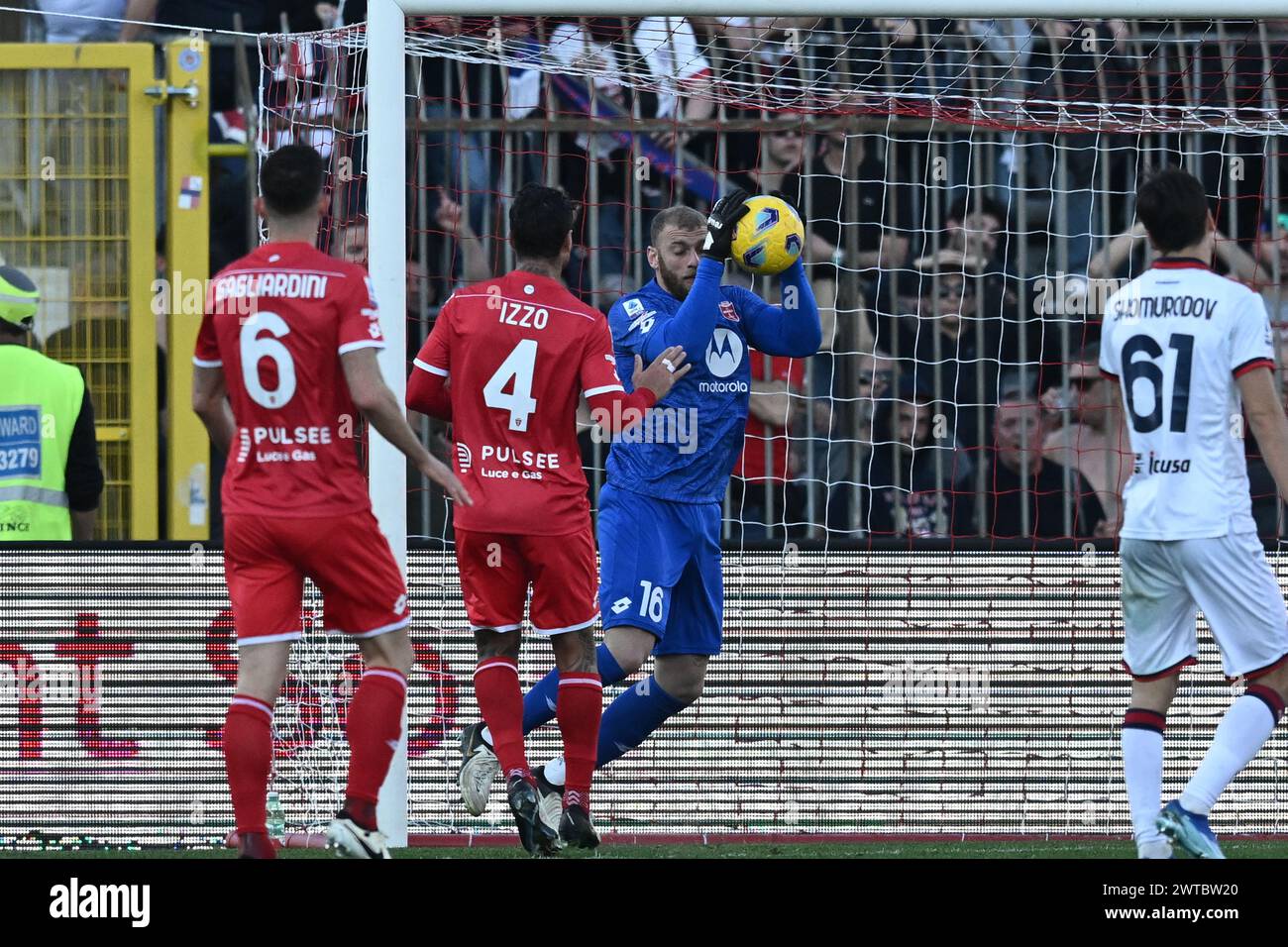 Michele Di Gregorio (Monza) während des italienischen Spiels der Serie A zwischen Monza 1-0 Cagliari im Brianteo Stadion am 16. März 2024 in Monza, Italien. Quelle: Maurizio Borsari/AFLO/Alamy Live News Stockfoto