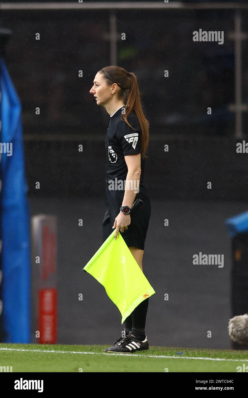 Burnley, Großbritannien. März 2024. Assistent Sian Massey-Ellis während des Premier League-Spiels in Turf Moor, Burnley. Der Bildnachweis sollte lauten: Gary Oakley/Sportimage Credit: Sportimage Ltd/Alamy Live News Stockfoto