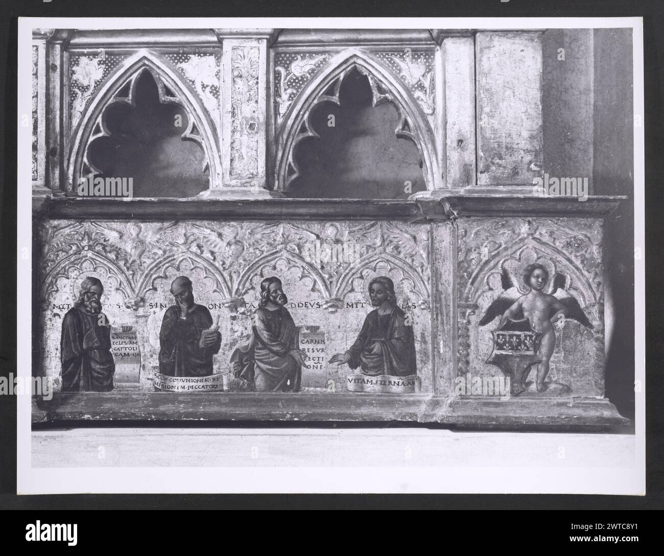 Umbria Perugia Nocera Umbra S. Francesco9. Hutzel, Max 1960-1990 Nachmittelalterliche: Außenansichten der Architektur und der architektonischen Skulptur von S. Francesco Pinacoteca: Freskenfragmente, Tafelmalerei, Polyptychon, Malerei, verschiedene architektonische Fragmente Inhaber: Pinacoteca Comunale Deutscher Fotograf und Gelehrter Max Hutzel (1911–1988) fotografiert in Italien von den frühen 1960er Jahren bis zu seinem Tod. Das Ergebnis dieses Projektes, von Hutzel als Foto Arte Minore bezeichnet, ist eine gründliche Dokumentation der kunsthistorischen Entwicklung in Italien bis zum 18. Jahrhundert, einschließlich der Objekte der Etrusker Stockfoto