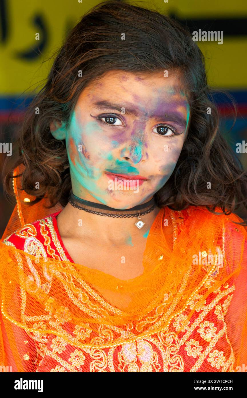 Menschen aus ländlichen Gebieten feiern das holi-Festival in Punjab, Pakistan Stockfoto