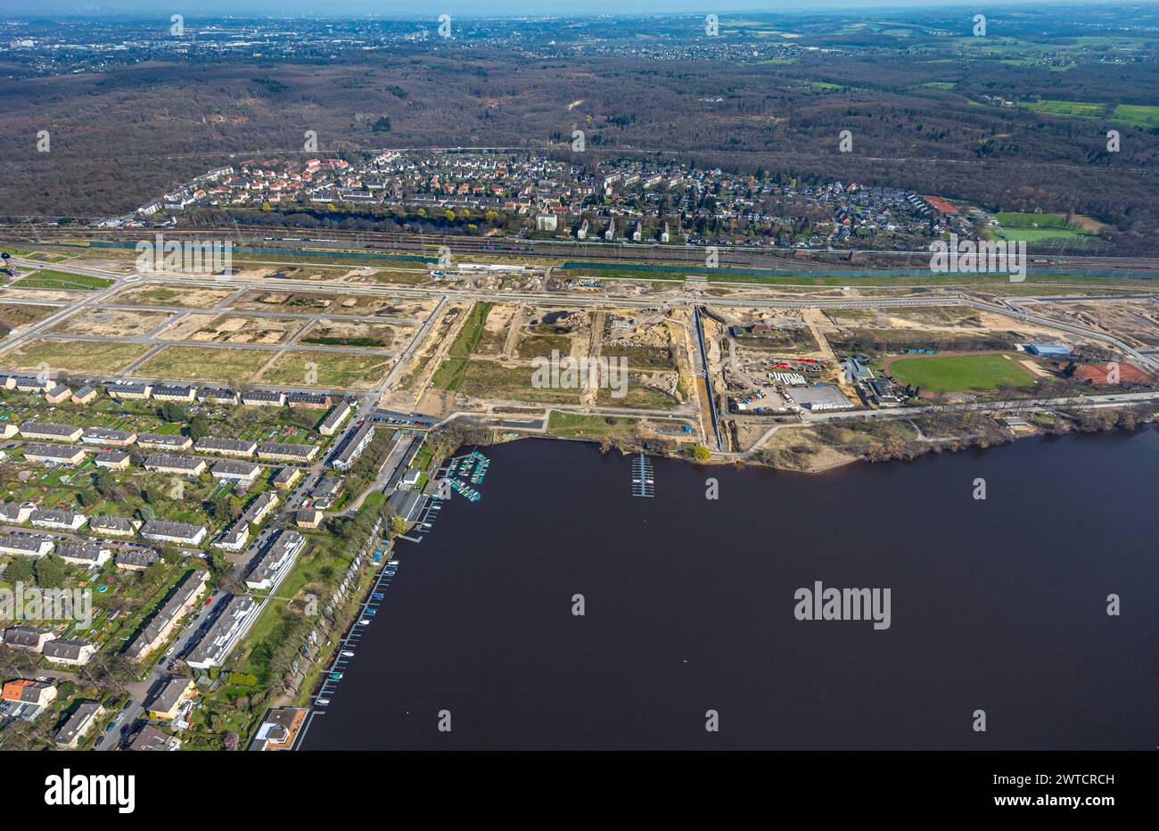 Luftbild, Baustelle für geplante Duisburger Wohnquartier am ehemaligen Rangierbahnhof Wedau, an der Sechs-Seen-Platte, denkmalgeschützte Siedlung Bissingheim, Waldgebiet, Wedau, Duisburg, Ruhrgebiet, Nordrhein-Westfalen, Deutschland, Duisburg-S ACHTUNGxMINDESTHONORARx60xEURO *** Luftaufnahme, Baustelle für geplante Duisburger Wohnquartier am ehemaligen Rangierbahnhof Wedau, an der Sechs Seen Platte, denkmalgeschütztes Bissingheim-gut, Waldgebiet, Wedau, Duisburg, Ruhrgebiet, Nordrhein-Westfalen, Deutschland, Duisburg S ACHTUNGxMINDESTHONORARx60xEURO Stockfoto