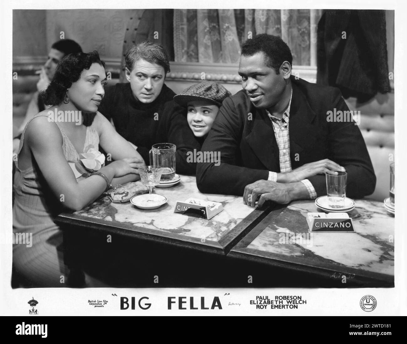 ELISABETH WELCH, JAMES HAYTER, ELDON GORST und PAUL ROBESON in einer Szene von BIG FELLA 1937 Regisseur J. ELDER WILS Music ERIC ANSELL Fortune Films / British Lion Stockfoto