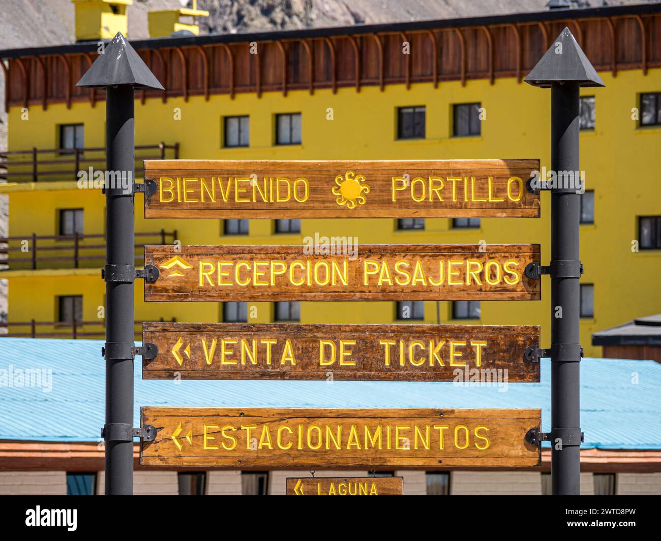 Informationsschild im Skigebiet Portillo, Paso de la Cumbre, Chile Stockfoto