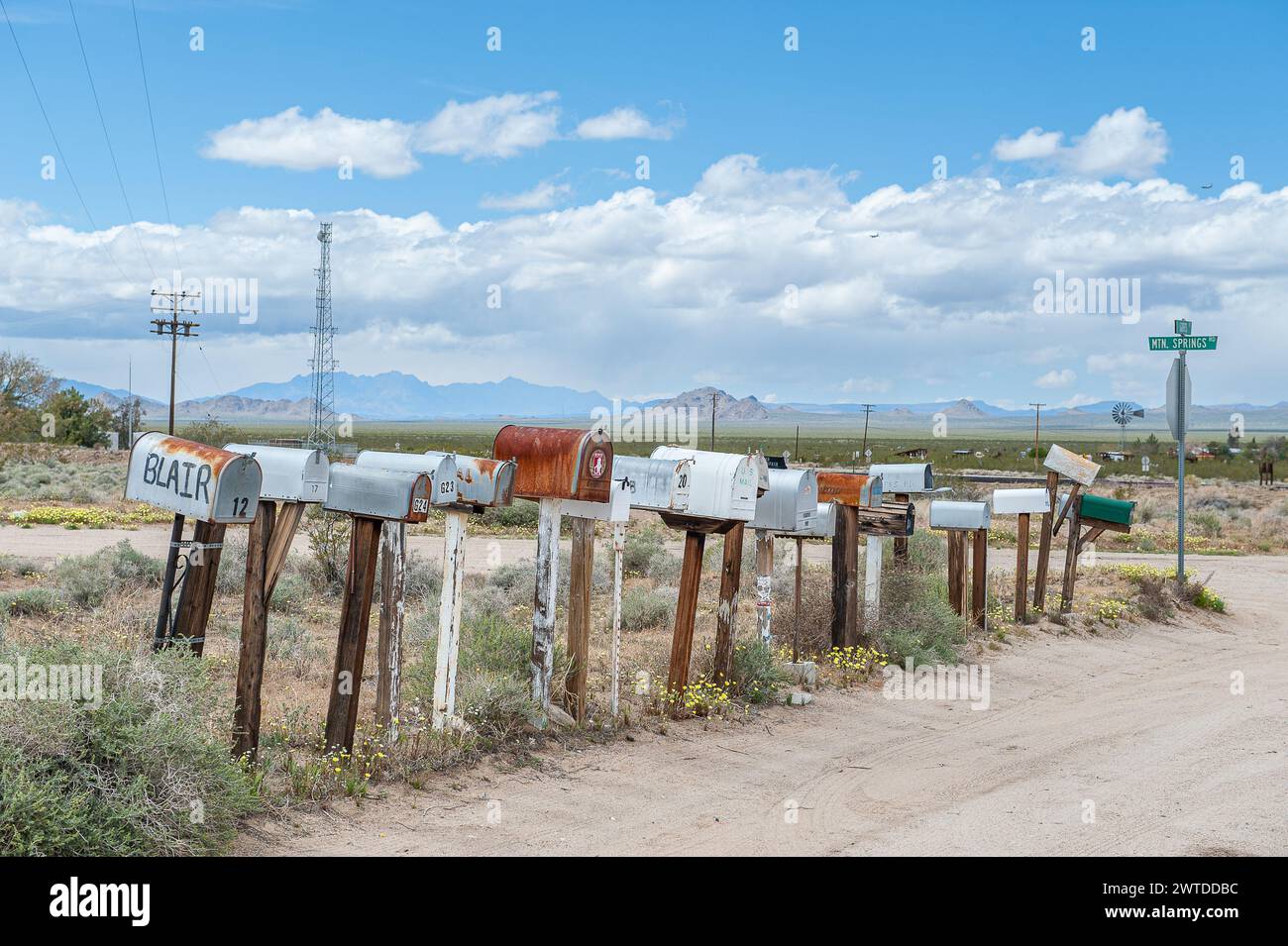 Briefkästen in der verlassenen Geisterstadt Goffs an der Route 66 in der Mojave-Wüste, Kalifornien Stockfoto