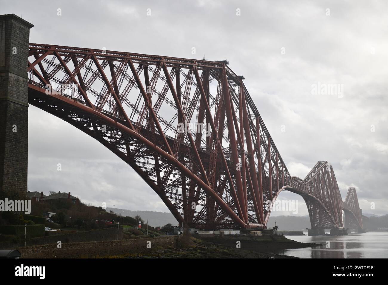 North Queensferry Scotland, Vereinigtes Königreich 17. März 2024. Allgemeine Ansicht der Forth Rail Bridge bei North Queensferry. Credit sst/alamy Live News Stockfoto