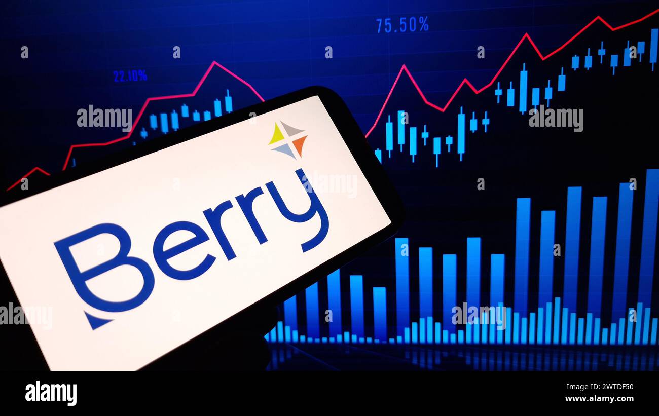 Konskie, Polen – 16. März 2024: Das Firmenlogo von Berry Global wird auf dem Mobiltelefon angezeigt Stockfoto