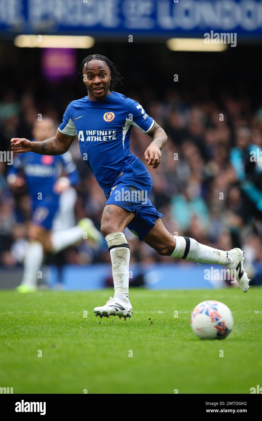 LONDON, UK - 17. März 2024: Raheem Sterling aus Chelsea im Spiel während des Viertelfinalspiels des FA Cup zwischen Chelsea FC und Leicester City FC in Stamford Bridge (Foto: Craig Mercer/ Alamy Live News) Stockfoto