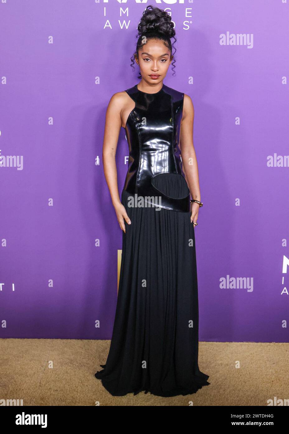 Los Angeles, Usa. März 2024. LOS ANGELES, KALIFORNIEN, USA – 16. MÄRZ: Yara Shahidi kommt am 16. März 2024 bei den 55. Jährlichen NAACP Image Awards im Shrine Auditorium and Expo Hall in Los Angeles, Kalifornien, USA. (Foto: Xavier Collin/Image Press Agency) Credit: Image Press Agency/Alamy Live News Stockfoto