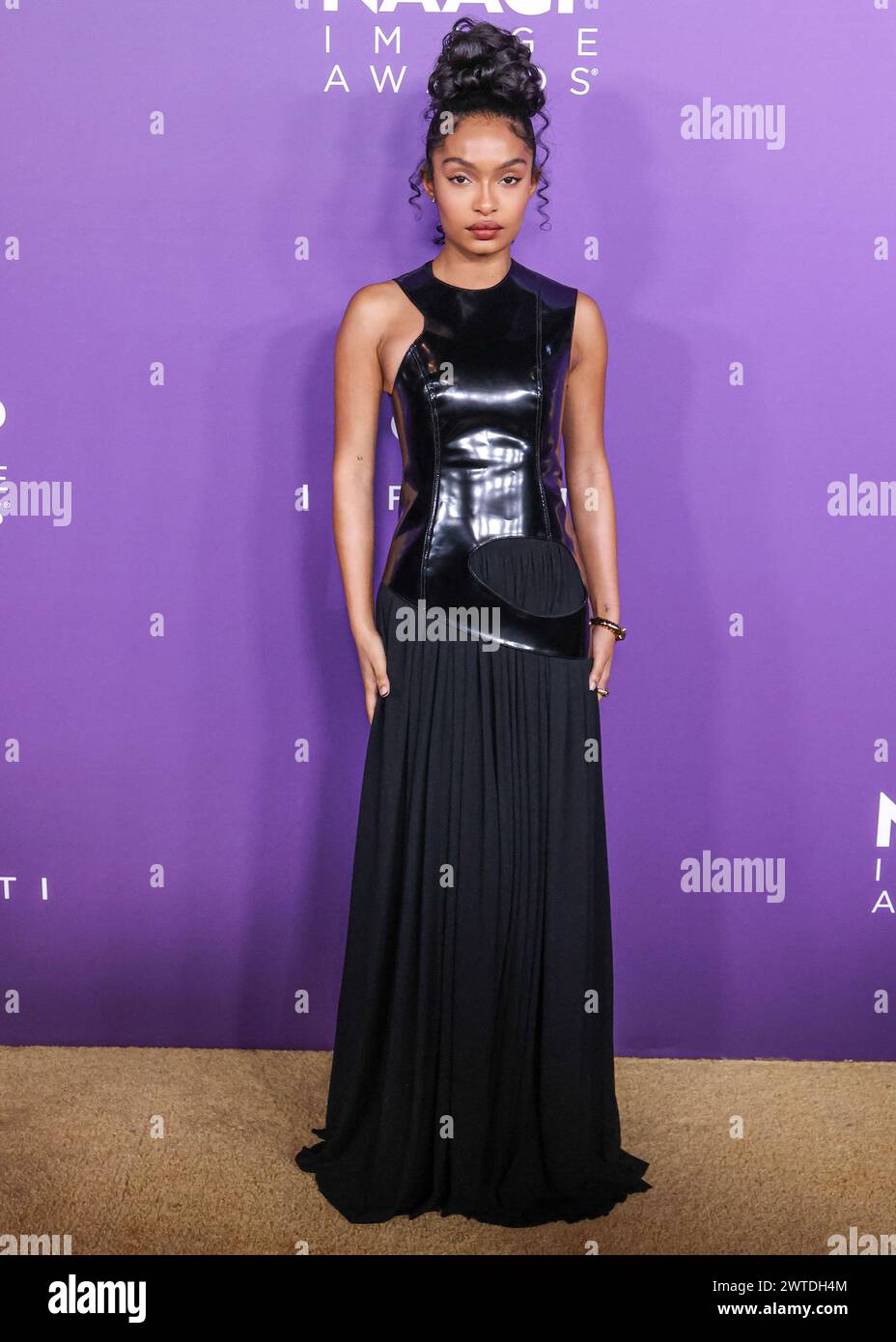 Los Angeles, Usa. März 2024. LOS ANGELES, KALIFORNIEN, USA – 16. MÄRZ: Yara Shahidi kommt am 16. März 2024 bei den 55. Jährlichen NAACP Image Awards im Shrine Auditorium and Expo Hall in Los Angeles, Kalifornien, USA. (Foto: Xavier Collin/Image Press Agency) Credit: Image Press Agency/Alamy Live News Stockfoto