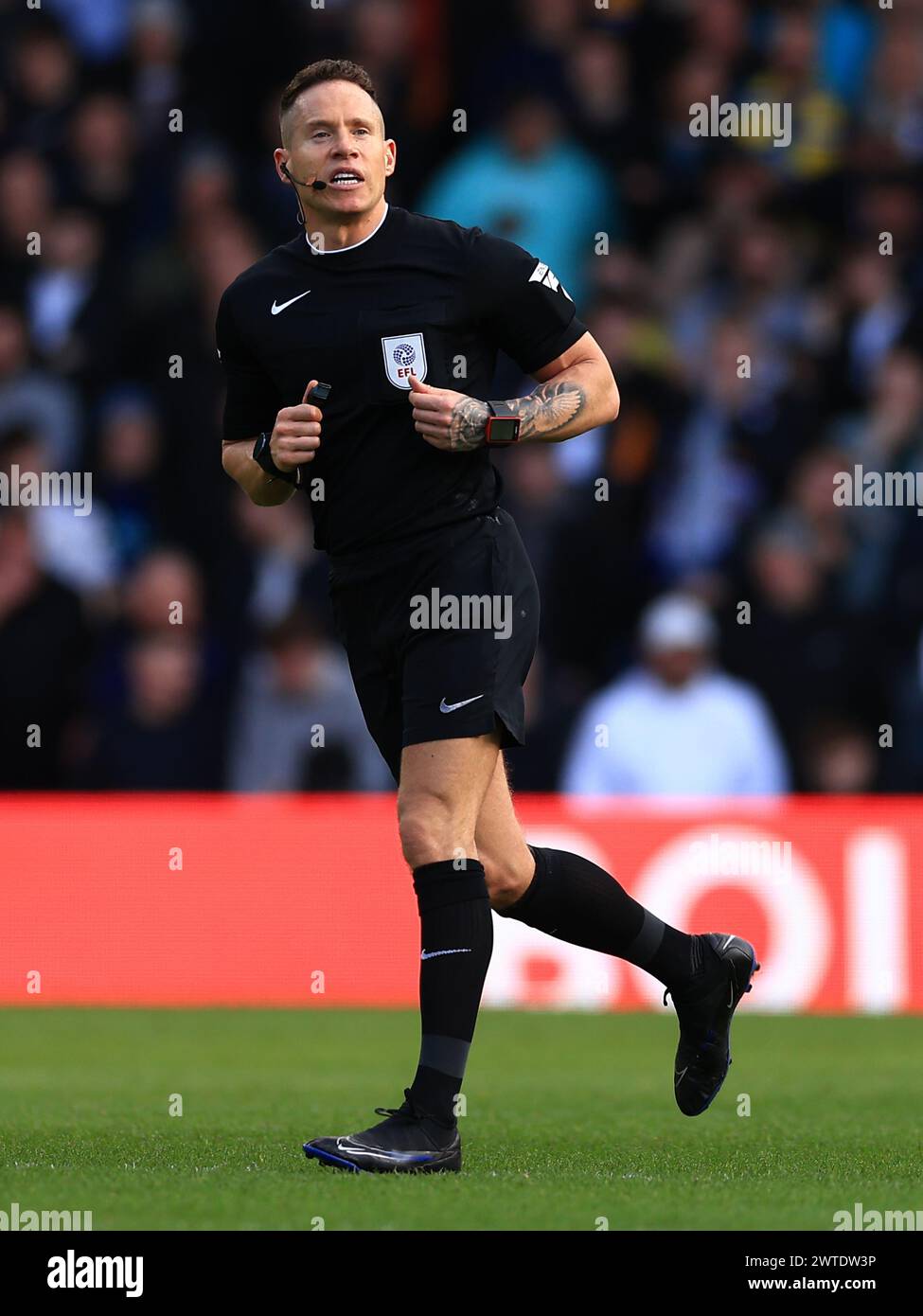 Leeds, Großbritannien. März 2024. Schiedsrichter Stephen Martin während des Spiels Leeds United FC gegen Millwall FC SKY Bet EFL Championship in Elland Road, Leeds, England, Großbritannien am 17. März 2024 Credit: Every Second Media/Alamy Live News Stockfoto