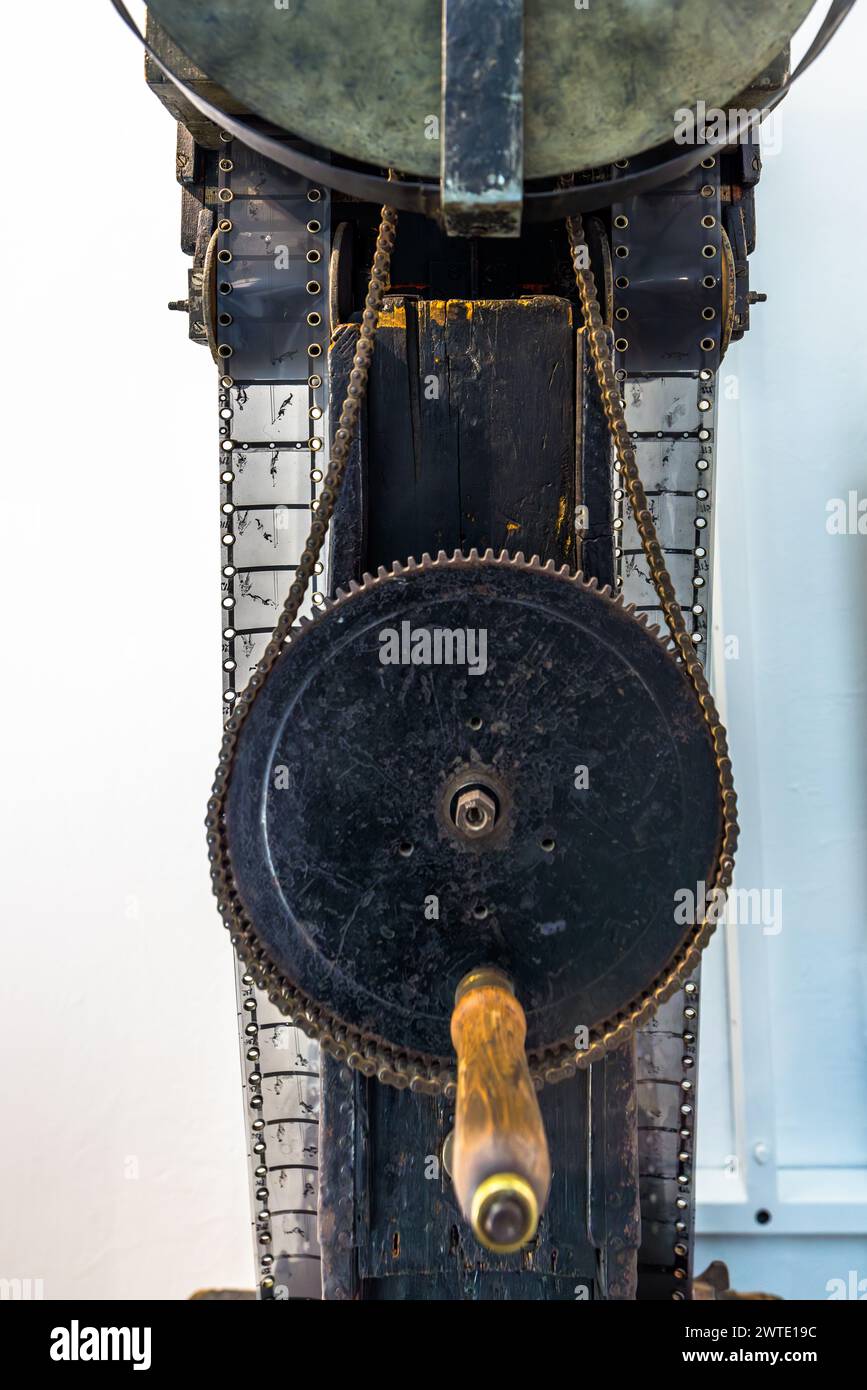 Der Bioscop der Brüder Max und Emil Skladanowsky ist der weltweit erste Filmprojektor und eine Attraktion im Filmmuseum Potsdam. Brandenburg, Brandenburg, Deutschland Stockfoto