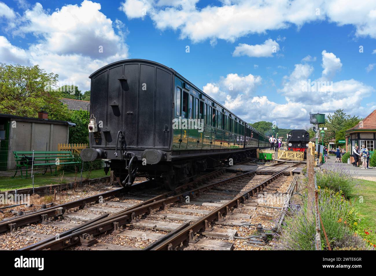 Dampfzug zur Station Havenstreet auf der Isle of Wight Steam Railway, Isle of Wight, England, Großbritannien Stockfoto