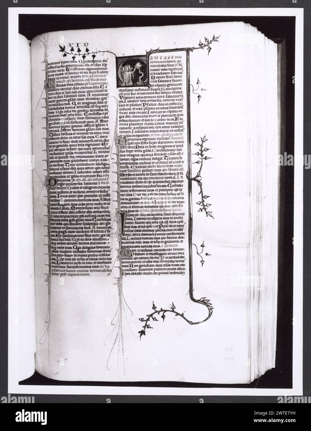 Emilia-Romagna Forli Cesena Biblioteca Comunale9. Hutzel, Max. 1960-1990 .. Mittelalter: Manuskripte: 1) Laurentius Rusius: 'De cura equorum' (15. Jahrhundert) BCM S.XXVI.2 2) Paolo Veneto: 'Geschichte der Ursprünge der Welt durch Heinrich VII.' (14. Jahrhundert) BCM S.XI.5 3) S. Isidorus: Etymologien (Ende des 8. bis Anfang des 9. Jahrhunderts) BCM S.XXI.5 4) Evangeliumsbuch (Evangeliario), Griechisch (10. Jahrhundert) BCM D.XXVII.4 5) Pentateuch, Propheten und Hagiographien, Hebräisch (1348) BCM S.XXIX.1 6) Somnium Scipionis, Sonstiges. (14.-15. Jahrhundert) BCM S.XII.6 7) Boethius: "De Consolatione Philosophie" (14. Jahrhundert) BCM Stockfoto