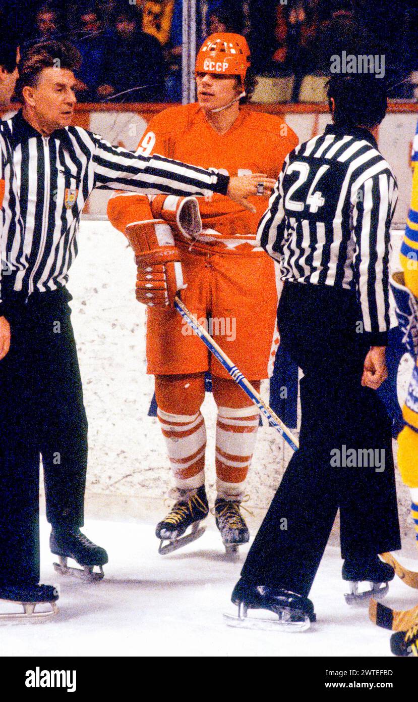 NIKOLAY MAKAROV Eishockeyspieler in der sowjetischen Nationalmannschaft während des Nationalspiels gegen Schweden Stockfoto