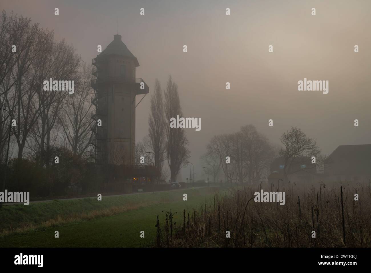 Wasserturm Hotel mit großen Zimmern und Restaurant in der Nähe von Dordrecht Niederlande 03 06 2024 Stockfoto