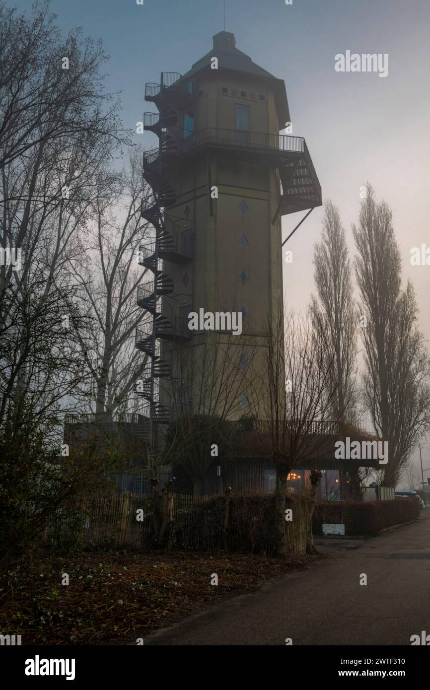 Wasserturm Hotel mit großen Zimmern und Restaurant in der Nähe von Dordrecht Niederlande 03 06 2024 Stockfoto