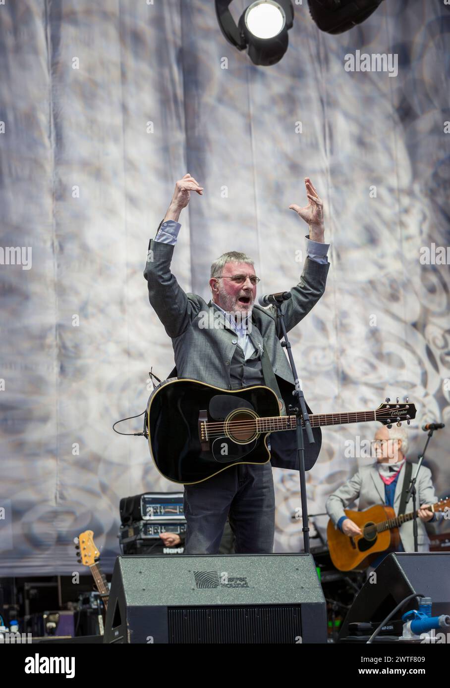 Steve Harley tritt beim Rock 'n' Horsepower Event auf, das im Hurtwood Park Polo Club in Ewhurst, Surrey, Großbritannien stattfindet. Die Veranstaltung wurde zur Unterstützung von Prostate Cancer UK durchgeführt. Ewhurst, Surrey, England, Großbritannien. September 2015. Steve Harley, Frontmann der britischen Rockband Cockney Rebel, starb am 17. März 2024 im Alter von 73 Jahren. Stockfoto