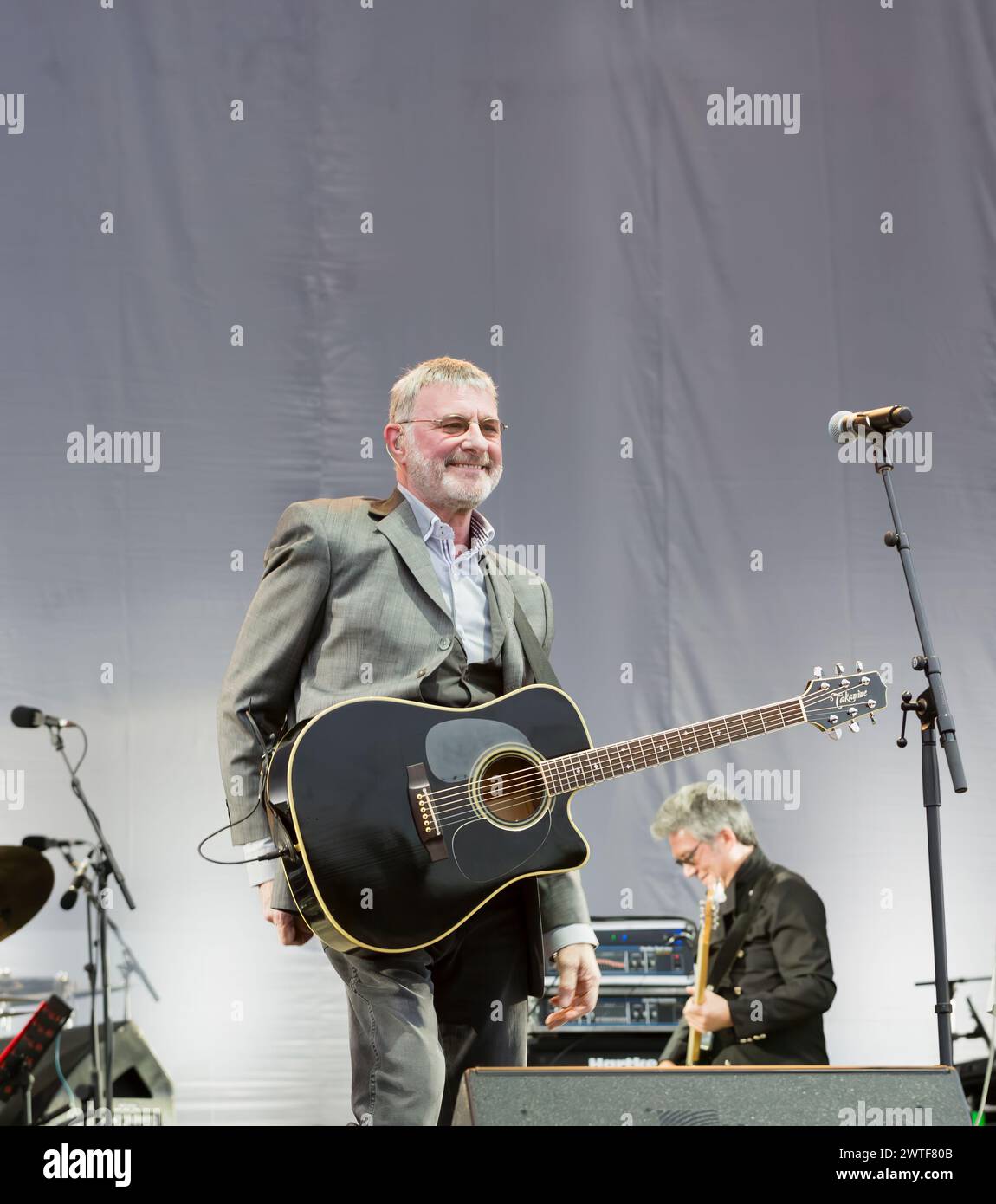 Steve Harley tritt beim Rock 'n' Horsepower Event auf, das im Hurtwood Park Polo Club in Ewhurst, Surrey, Großbritannien stattfindet. Die Veranstaltung wurde zur Unterstützung von Prostate Cancer UK durchgeführt. Ewhurst, Surrey, England, Großbritannien. September 2015. Steve Harley, Frontmann der britischen Rockband Cockney Rebel, starb am 17. März 2024 im Alter von 73 Jahren. Stockfoto