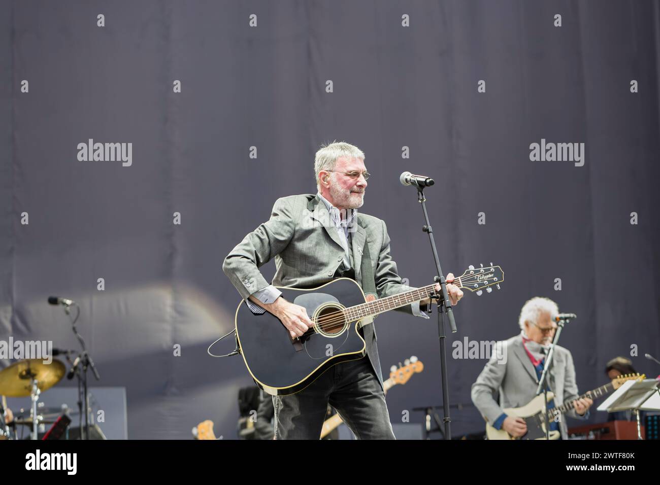 Steve Harley tritt beim Rock 'n' Horsepower Event auf, das im Hurtwood Park Polo Club in Ewhurst, Surrey, Großbritannien stattfindet. Die Veranstaltung wurde zur Unterstützung von Prostate Cancer UK durchgeführt. Ewhurst, Surrey, England, Großbritannien. September 2015. Steve Harley, Frontmann der britischen Rockband Cockney Rebel, starb am 17. März 2024 im Alter von 73 Jahren. Stockfoto