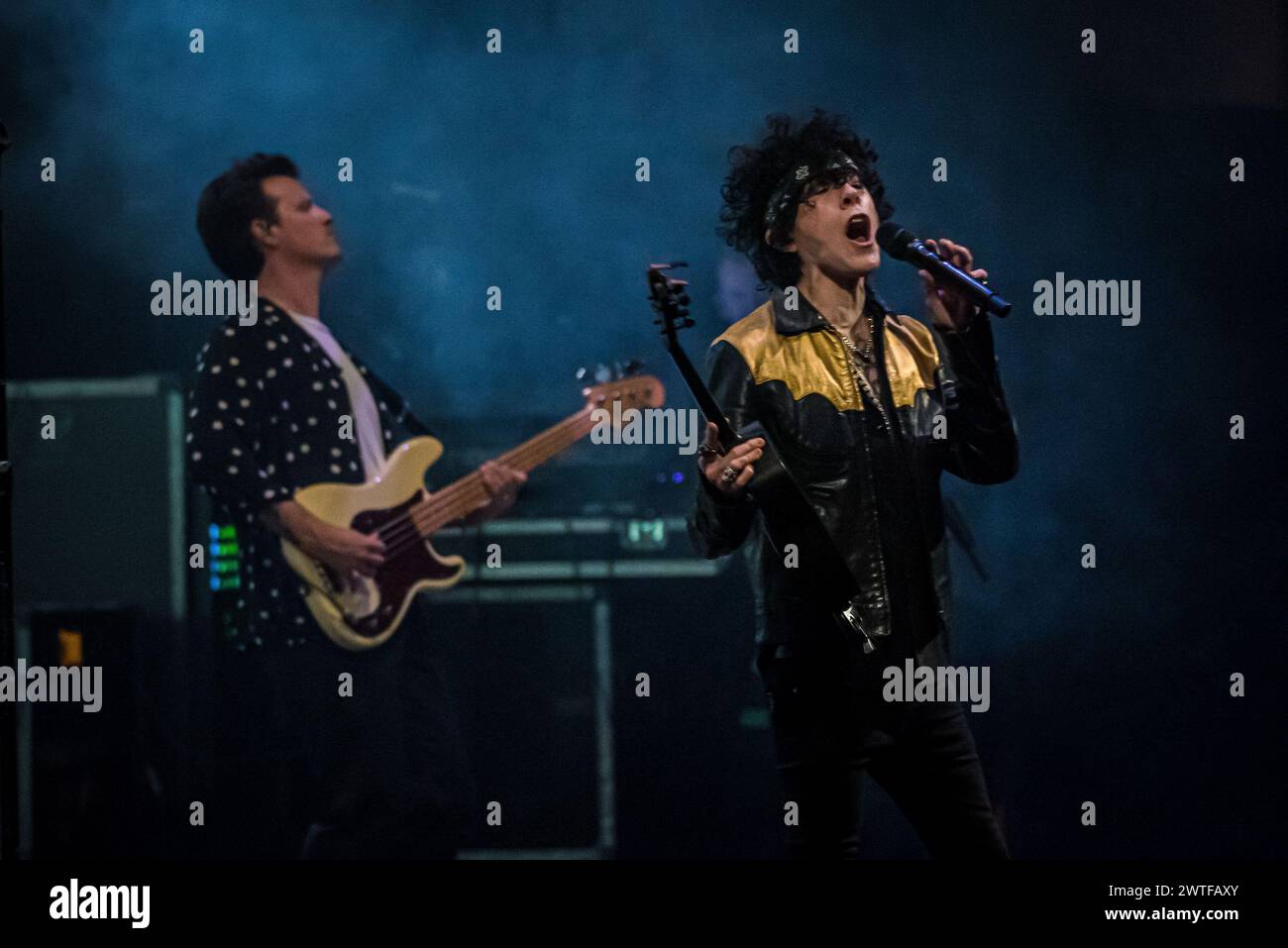 Rom, Italien. März 2024. LP SINGEN MIT BASSIST während der LP 'LOVE LINES TOUR', Music Concert in ROME, Italien, 12. März 2024 Credit: Independent Photo Agency/Alamy Live News Stockfoto