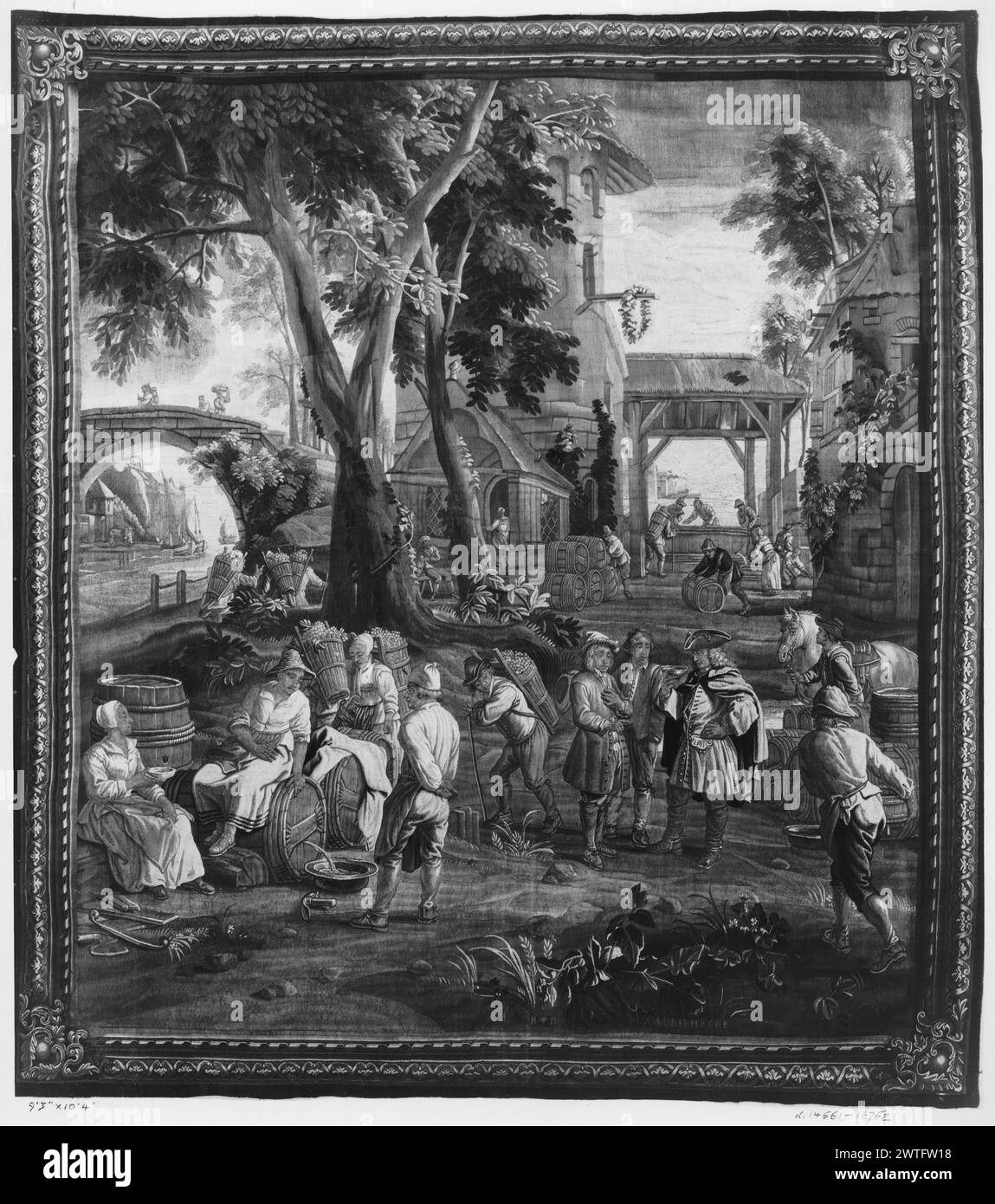 Vintage-Szene. Teniers, David II (Flämisch, 1610-1690) (entworfen nach) [Maler] Hecke, Peter van den (Flämisch, ACT.1711-1752) (Werkstatt) [Weber] ca. 1700-1750 Gobelin Abmessungen: H 10'4' x B 9'3' Gobelin Materialien/Techniken: Unbekannt Kultur: Flämisches Weberzentrum: Brüsseler Besitz Geschichte: Französisch & Co. Gekauft von Hugo Blumenthal 1/11/1930 [SS 16752]. Inschriften: Stadtzeichen im zentralen Feld Inschriften: Gewebte Signatur im zentralen Feld: P VAN DEN HECKE verhüllte den Mann mit einer Weinprobe und sprach mit 2 Winzern, während der Mann das Zaumzeug des Pferdes hält (Vordergrund, Mitte); Figuren sitzen Stockfoto
