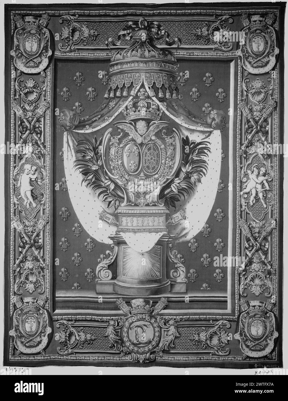 Portière mit den Chauvelin-Armen. Audran, Claude III (Französisch, 1658 76-1734) [Maler] Vernansal, Guy-Louis (Französisch, 1648-1729) (Zeichentrickschöpfer) [Maler] Pavillion (Französisch, ACT.1690-1712) (Zeichentrickschöpfer) [Maler] Le Blond, Etienne Claude (Französisch, B. 1701-d.1751) (Werkstatt) 1729-1730 Gobelin Abmessungen: H 11'6 1/4' x 60 cm Wollkultur: Cm Paris Eigentumsgeschichte: von Louis XV. an Germain Louis Chauvelin, Marquis de Grosbois & Garde des Sceaux Französisch & Co.? Mortimer L. Schiff Co Stockfoto