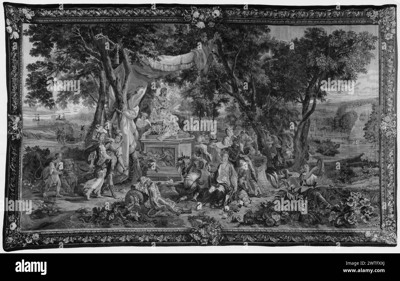 Landschaft mit Jupiter. Reydams, Heinrich II (Flämisch, ACT.1665-1719) (Werkstatt) [Weber] ca. 1720 Gobelin Abmessungen: H 12' x B 19'6' Gobelin Materialien/Techniken: Unbekannt Kultur: Flämisches Weberzentrum: Brüsseler Besitz Geschichte: Französisch & Co. Inschriften: Stadtzeichen in der unteren Wache, rechts von der Mitte Inschriften: Gewebte Unterschrift in der unteren Wache, rechte Ecke [nicht sichtbar auf Foto] Jupiter thront auf Sockel unter dem Baldachin und umgeben von Göttern (?) & Göttinnen (?) (BRD) Akanthusblatt-Ornament mit Blumenstrauß in der Mitte jedes Randes und in jeder Ecke fehlt französisches & Co.-Blatt Stockfoto