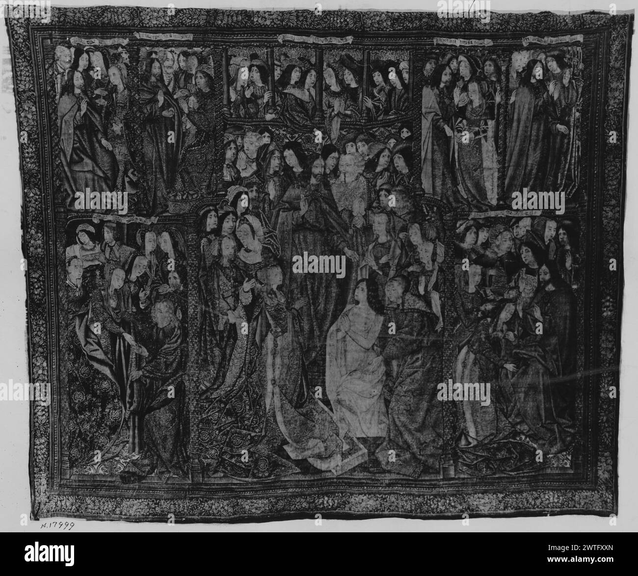 Wunder Christi: Auferstehung des Lazarus. Unbekannt ca. 1500-1525 Gobelin Abmessungen: H 393 x B 466 cm Gobelin Materialien/Techniken: Wolle (Kette, 6-7/cm); Wolle (Schuss, 32-50/cm); Seide (Schuss, 24-62/cm) Kultur: südländischer Besitz Geschichte: Geschenk an die Kathedrale durch Erzbischof D. Alonso de Aragón (Inventar von 1521). Französisch & Co. Spanien, Saragossa, Saragossa, Kathedrale von La Seo. Inschriften: Inschriften im zentralen Feld, auf Banderolen über jeder Szene [nicht lesbar auf Foto] schlanke Säulen teilen die Komposition und schaffen mehrere Szenen; Mitte, Christus, der Lazarus, umliegende Figuren wehen Stockfoto