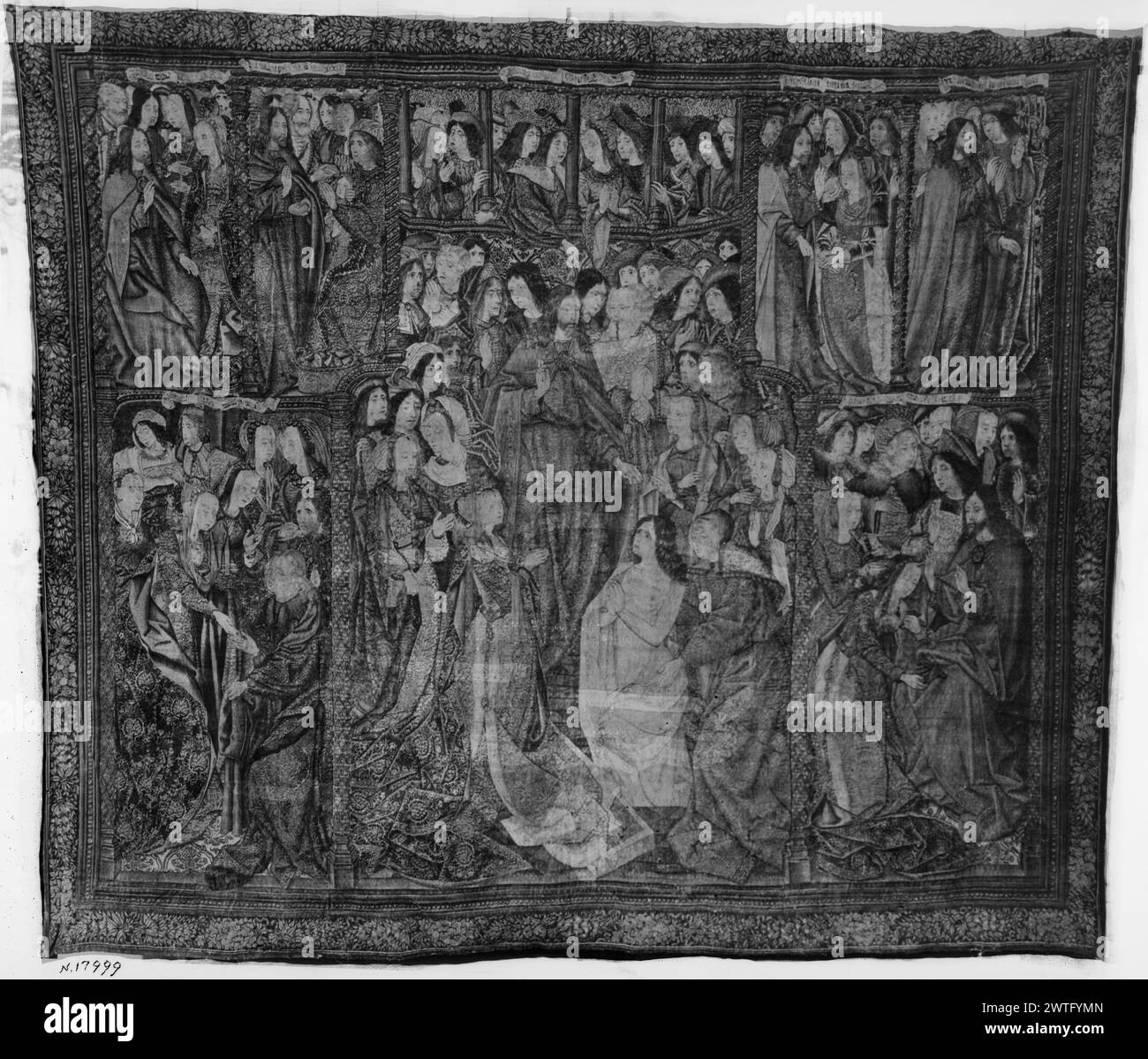 Wunder Christi: Auferstehung des Lazarus. Unbekannt ca. 1500-1525 Gobelin Abmessungen: H 393 x B 466 cm Gobelin Materialien/Techniken: Wolle (Kette, 6-7/cm); Wolle (Schuss, 32-50/cm); Seide (Schuss, 24-62/cm) Kultur: südländischer Besitz Geschichte: Geschenk an die Kathedrale durch Erzbischof D. Alonso de Aragón (Inventar von 1521). Französisch & Co. Spanien, Saragossa, Saragossa, Kathedrale von La Seo. Inschriften: Inschriften im zentralen Feld, auf Banderolen über jeder Szene [nicht lesbar auf Foto] schlanke Säulen teilen die Komposition und schaffen mehrere Szenen; Mitte, Christus, der Lazarus, umliegende Figuren wehen Stockfoto