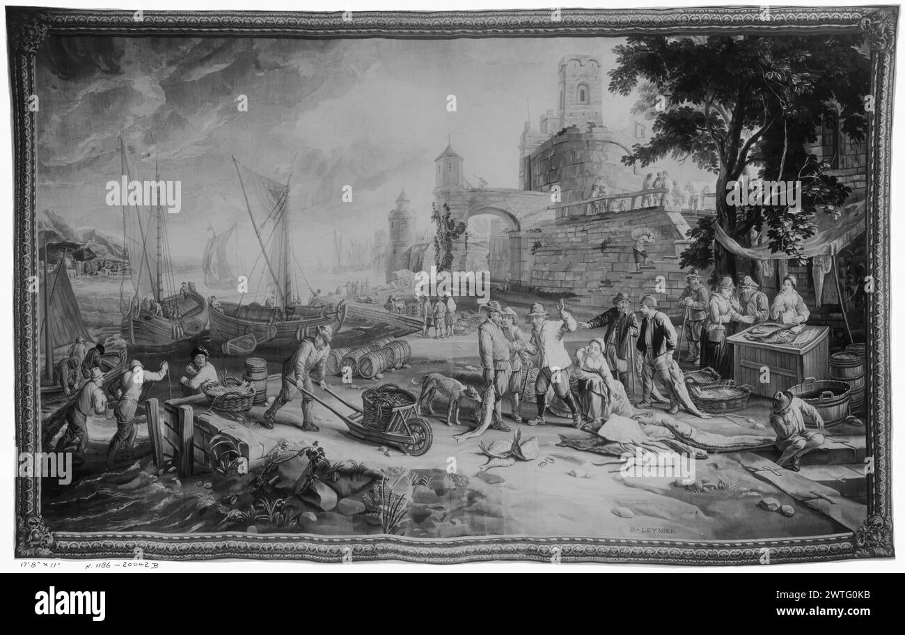 Fischkai. Teniers, David II (Flämisch, 1610-1690) (Design After) [Maler] Leyniers, Daniel III (Flämisch, 1705-1770) (Werkstatt) [Weber] ca. 1730-1768 Gobelin Abmessungen: H 11 x B 17'8' Gobelin Materialien/Techniken: Unbekannt Kultur: Flämisches Weberzentrum: Brüsseler Besitz Geschichte: Französisch & Co. Inschriften: Gewobene Signatur im unteren mittleren Feld, rechts von der Mitte: D. LEYNIER Mann schiebt Schubkarre mit Fischkorb (L der Mitte, Vordergrund); Gruppe von 3 Männern in der Nähe von Fässern (L, Vordergrund); Gruppe von 3 Männern in der Nähe von Fässern (L, Vordergrund); Gruppe von 3 Männern in der Mitte, 1 hält Fisch, während die sitzende Frau auf einen anderen Fisch zeigt (R der Mitte, Stockfoto